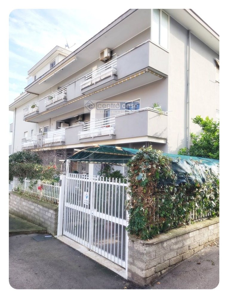 Apartamento de 4 habitaciónes en Gaeta, Italy No. 216441