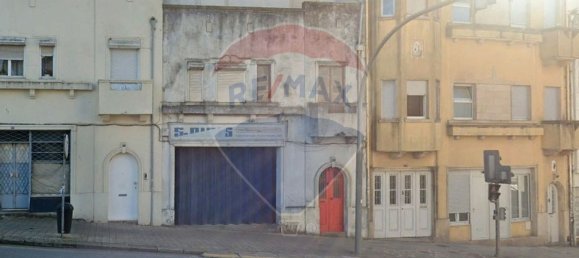 536m² Building in Porto, Portugal No. 136508 4