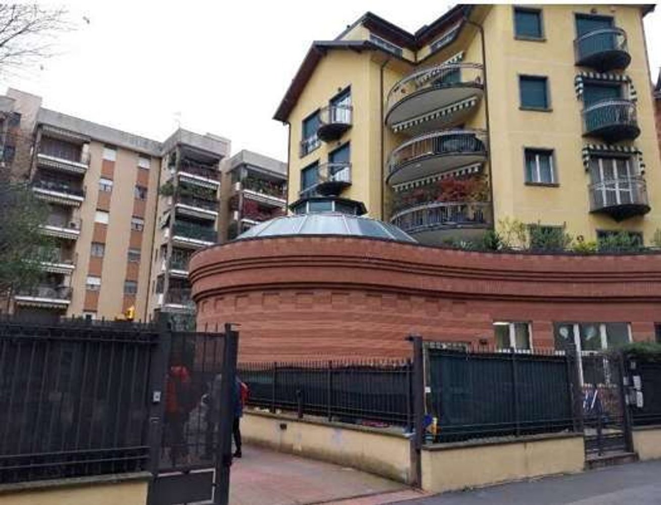 31m² Garage in Milan, Italy No. 359035