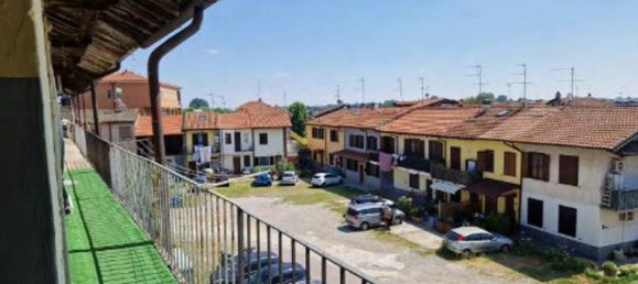 Studio in Bareggio, Italy No. 218945 9