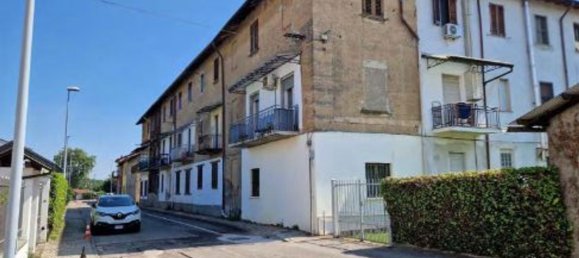 Studio in Bareggio, Italy No. 218945 11