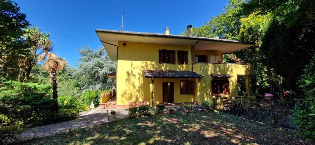4 bedrooms Villa in Ariccia, Italy No. 386099