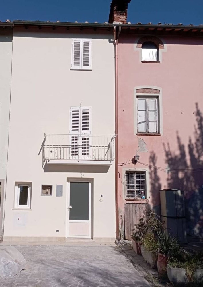 5 rooms House in Lucca, Italy No. 89075
