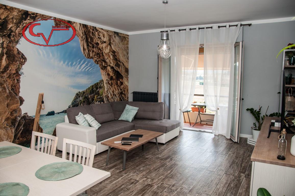 5 rooms Apartment in Laterina Pergine Valdarno, Italy No. 233178