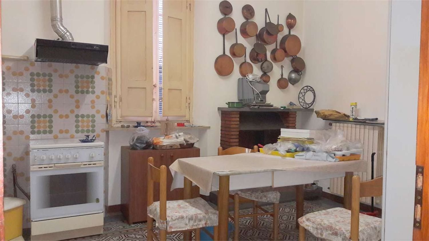 Casa de 9 divisões em Lucca, Italy N.º 72418