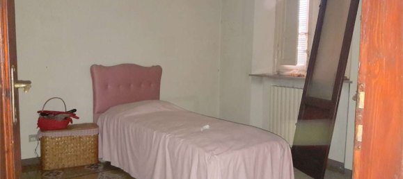 Casa de 9 divisões em Lucca, Italy N.º 72418 9