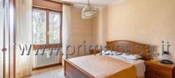 5 rooms Apartment in Correggio, Italy No. 39797 11