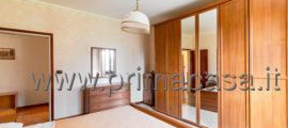 5 rooms Apartment in Correggio, Italy No. 39797 12