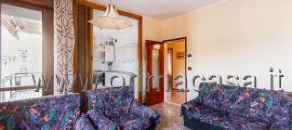 5 rooms Apartment in Correggio, Italy No. 39797 4