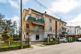 5 rooms Apartment in Correggio, Italy No. 39797