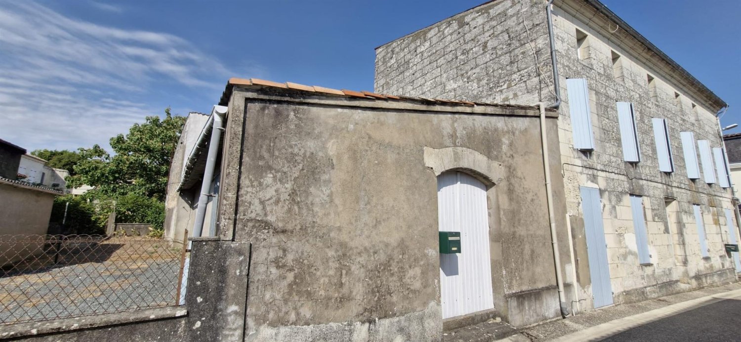 Casa de 2 dormitorios en Charente-Maritime, France No. 301442