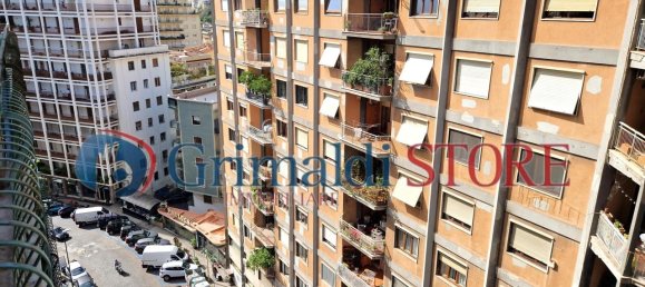 4 rooms Apartment in Naples, Italy No. 144088 7