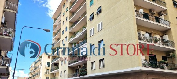 4 rooms Apartment in Naples, Italy No. 144088 3