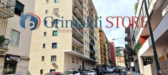 4 rooms Apartment in Naples, Italy No. 144088 2