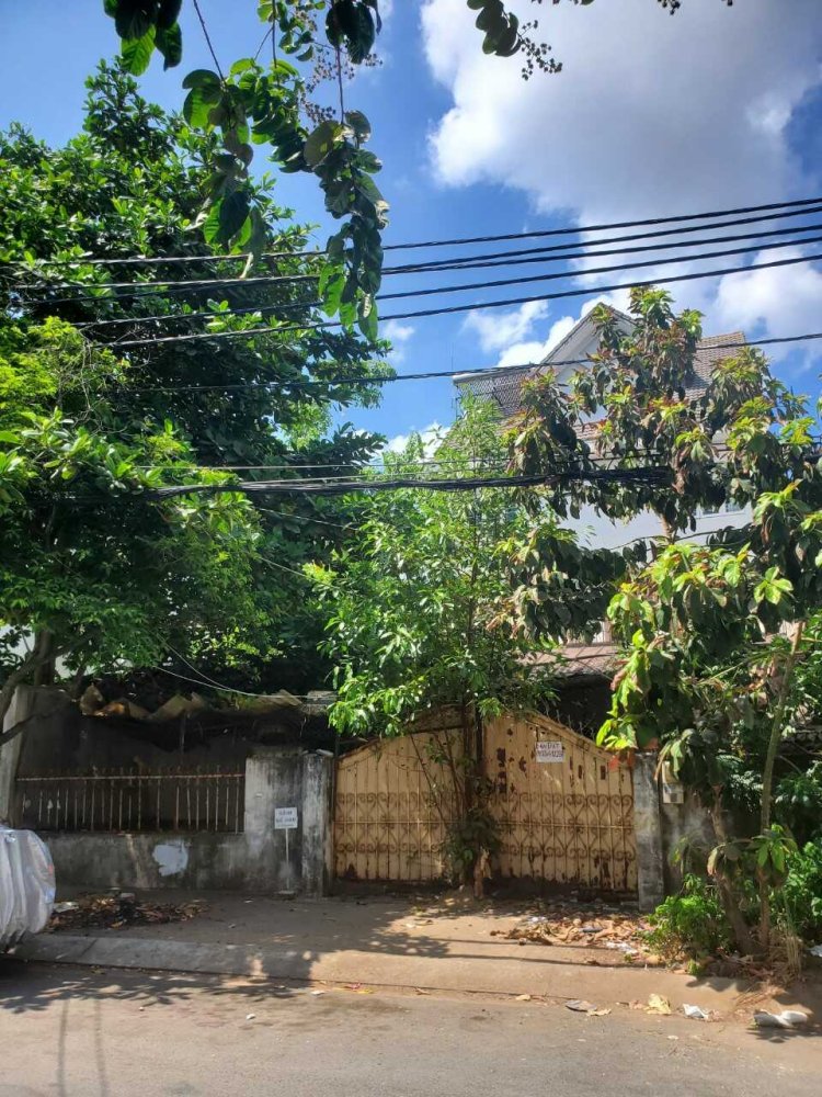 140m² Townhouse in District 7, Vietnam No. 15920