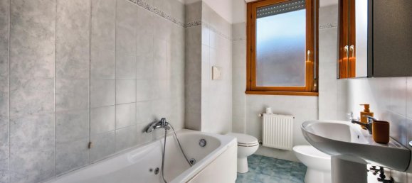 5 rooms Apartment in Rome, Italy No. 16388 17