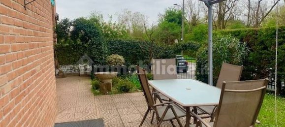 3 bedrooms Villa in Carate Brianza, Italy No. 327619 5