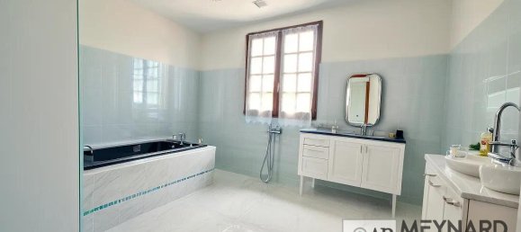 4 bedrooms House in Coulommiers, France No. 186079 9