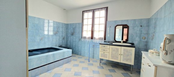 4 bedrooms House in Coulommiers, France No. 186079 8