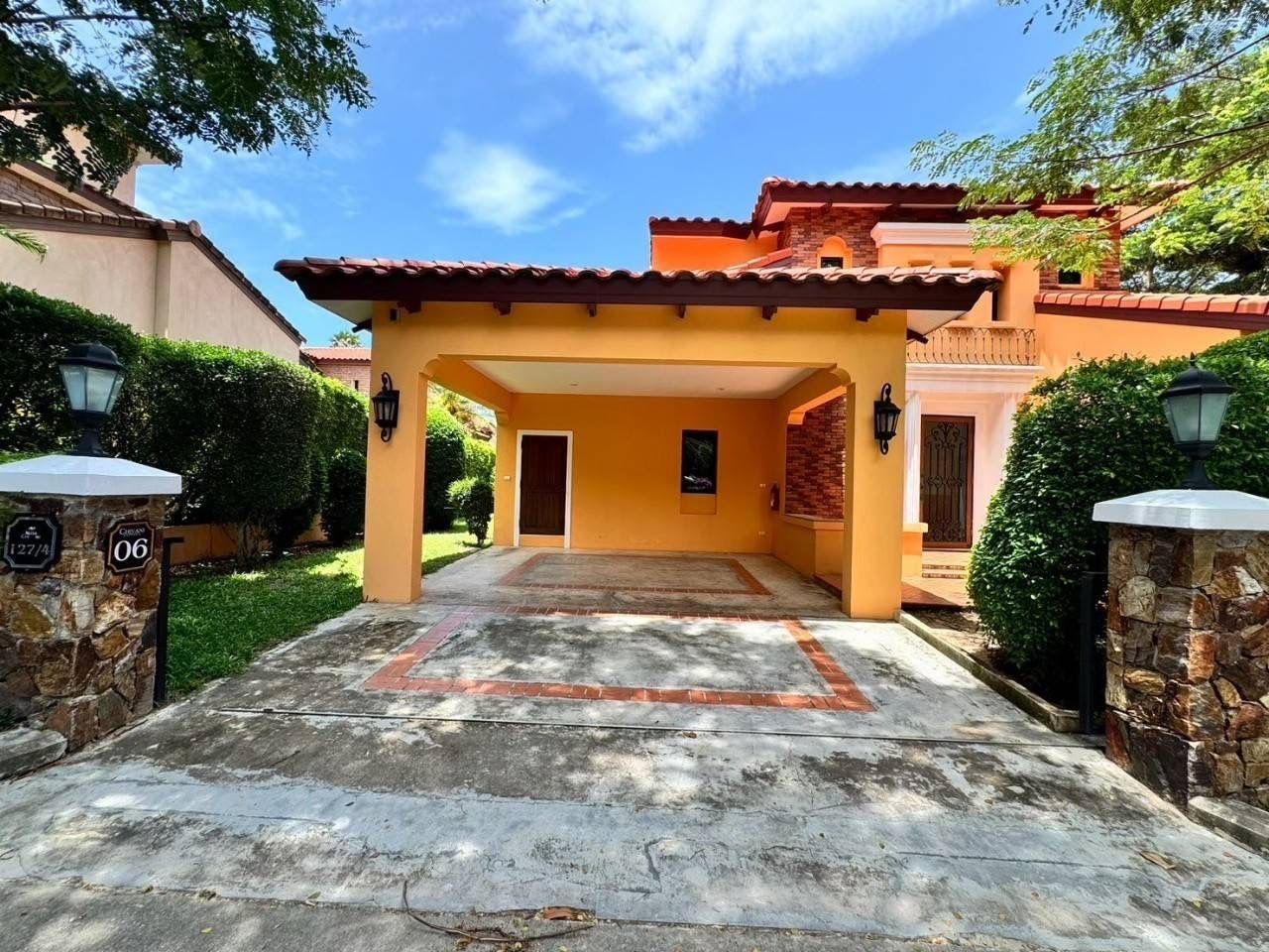 Casa de 3 dormitorios en Pattaya, Thailand No. 64796