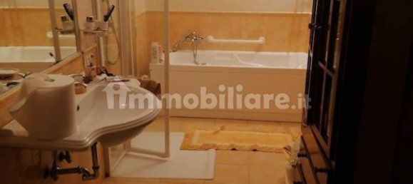 6 bedrooms Apartment in Terracina, Italy No. 100472 4