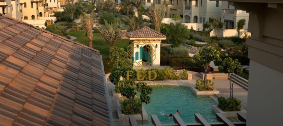 Villa T2 em Mirdif, UAE N.º 8134 24