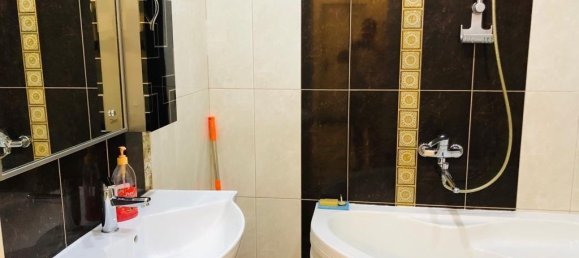 3 bedrooms Apartment in Baku, Azerbaijan No. 1764 2