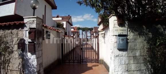 4 bedrooms Villa in Ardea, Italy No. 66168 3