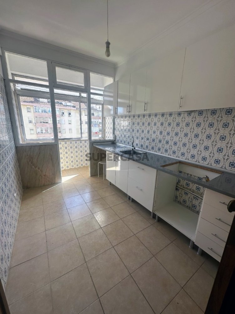 2 bedrooms Apartment in Lisbon, Portugal No. 290308