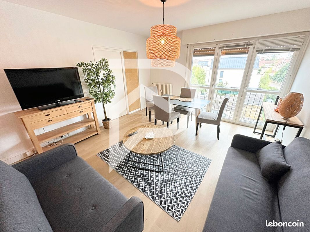 Apartamento de 4 dormitorios en Troyes, France No. 338460