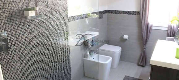 4 غرف نوم فيلا في Porcari, Italy رقم 175068 12