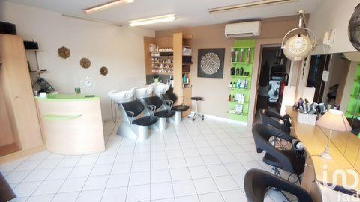 43m² Office in Troyes, France No. 20927