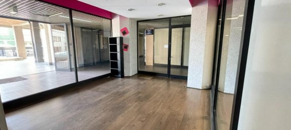 Laden in Porto, Portugal 25m², Nr. 8457 6