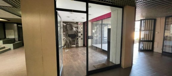 Laden in Porto, Portugal 25m², Nr. 8457 2