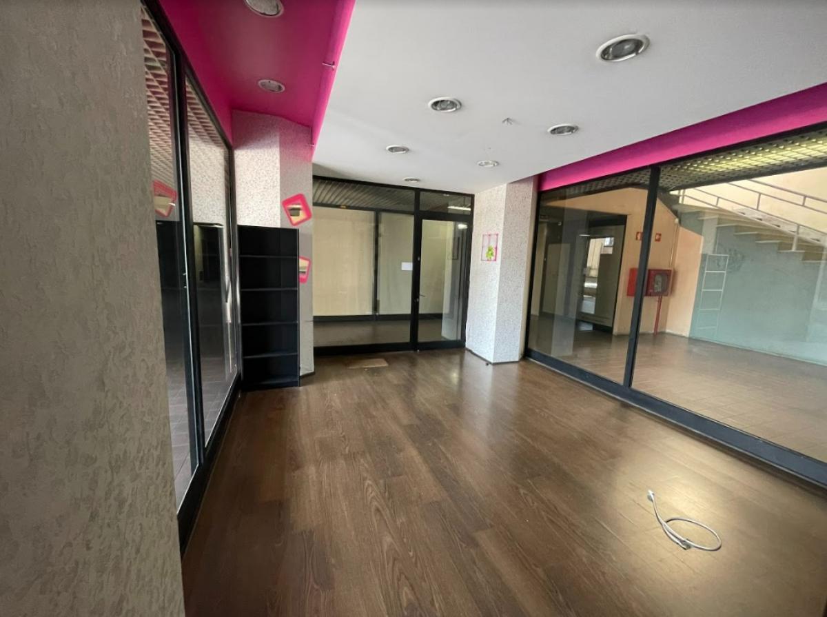 Laden in Porto, Portugal 25m², Nr. 8457