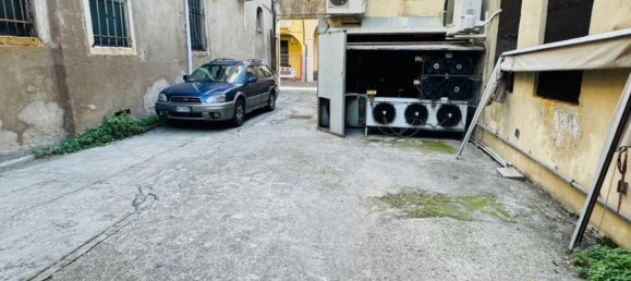 550m² Commercial property in Padua, Italy No. 91405 12