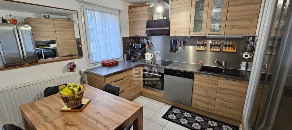 3 bedrooms Apartment in Neuilly-sur-Marne, France No. 184593 3