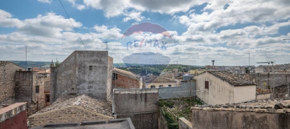 Дом с 6 комнатами в Рагуза, Италия № 129927 11