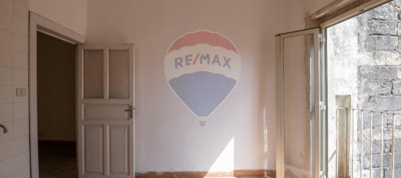 Дом с 6 комнатами в Рагуза, Италия № 129927 4