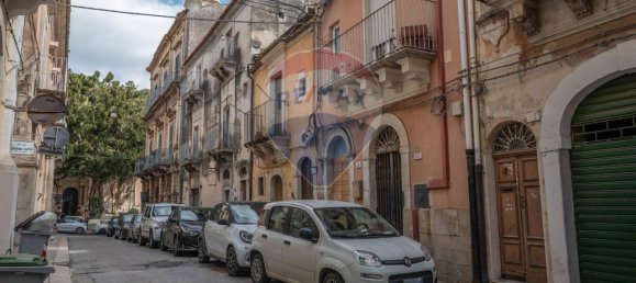 Дом с 6 комнатами в Рагуза, Италия № 129927 18