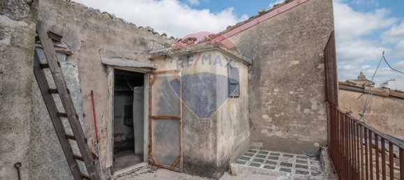 Дом с 6 комнатами в Рагуза, Италия № 129927 8