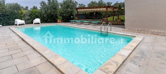 4 bedrooms House in Vinci, Italy No. 159890 8