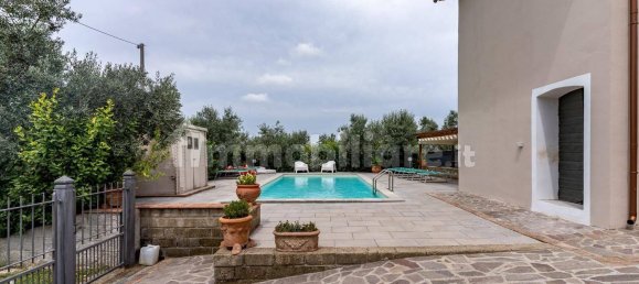 4 bedrooms House in Vinci, Italy No. 159890 4