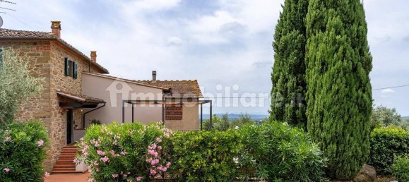 4 bedrooms House in Vinci, Italy No. 159890 3