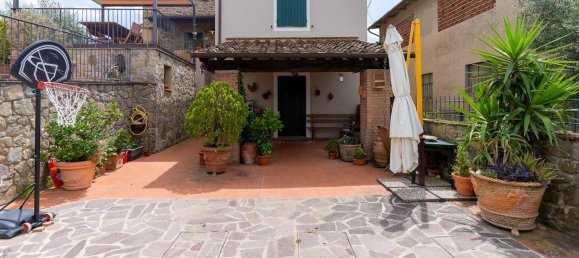 4 bedrooms House in Vinci, Italy No. 159890 25