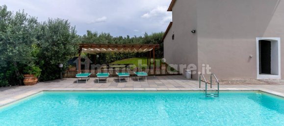4 bedrooms House in Vinci, Italy No. 159890 9