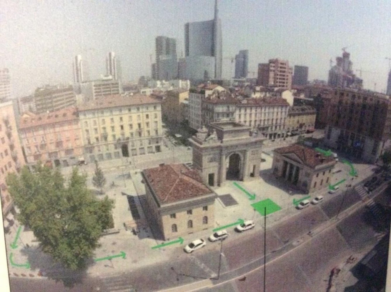 16m² Garage in Milan, Italy No. 255266