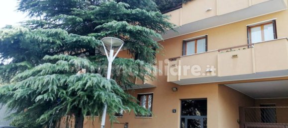 2 rooms Office in Monza, Italy No. 378990 10