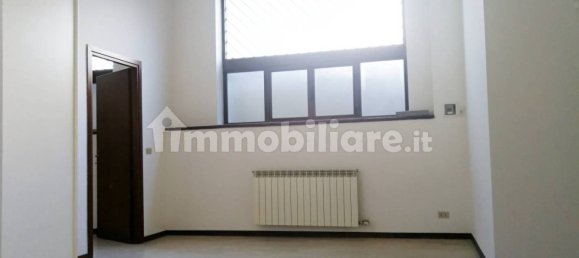 2 rooms Office in Monza, Italy No. 378990 3