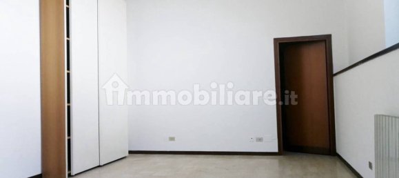 2 rooms Office in Monza, Italy No. 378990 5